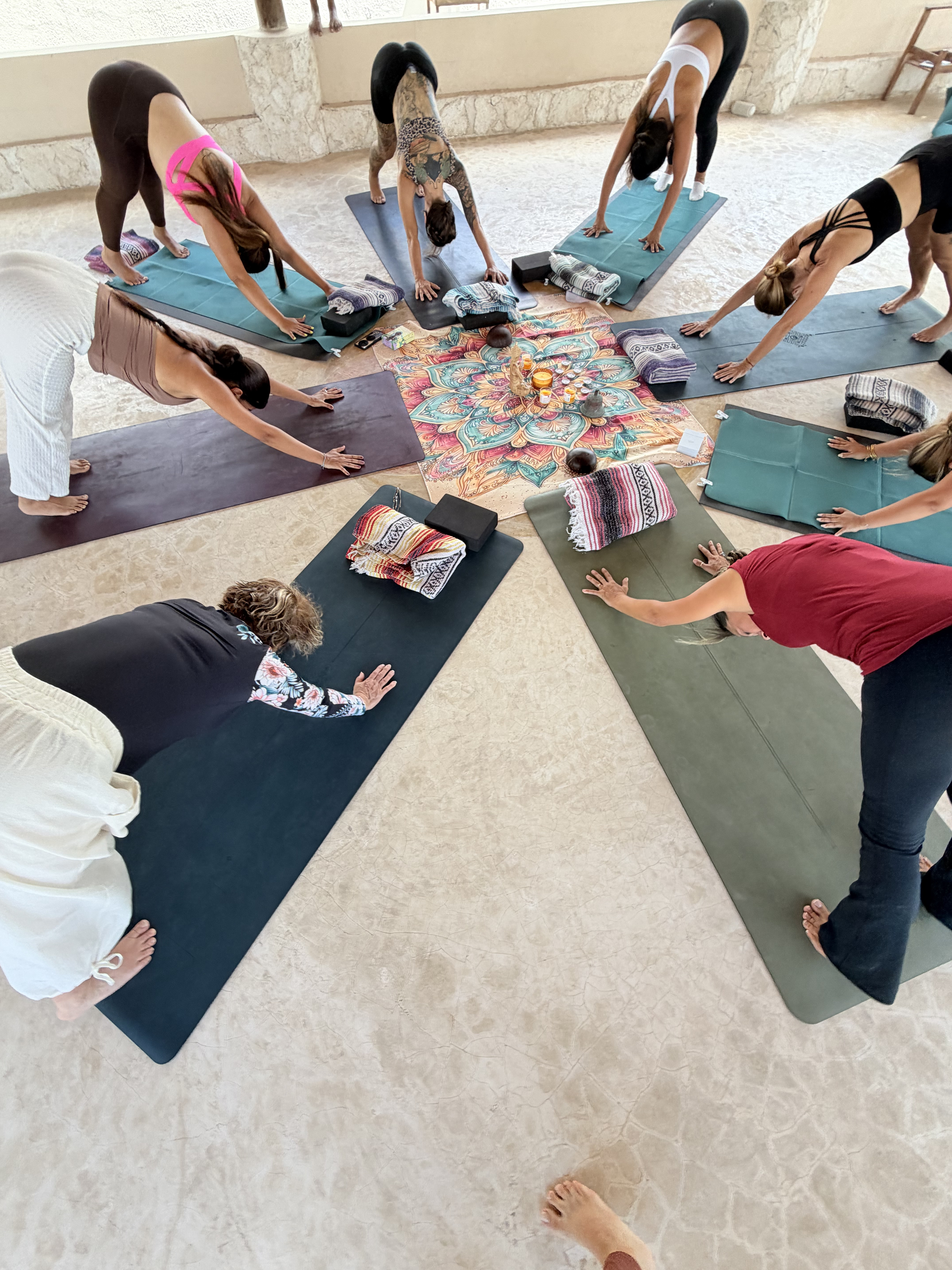 Clase grupal de yoga
